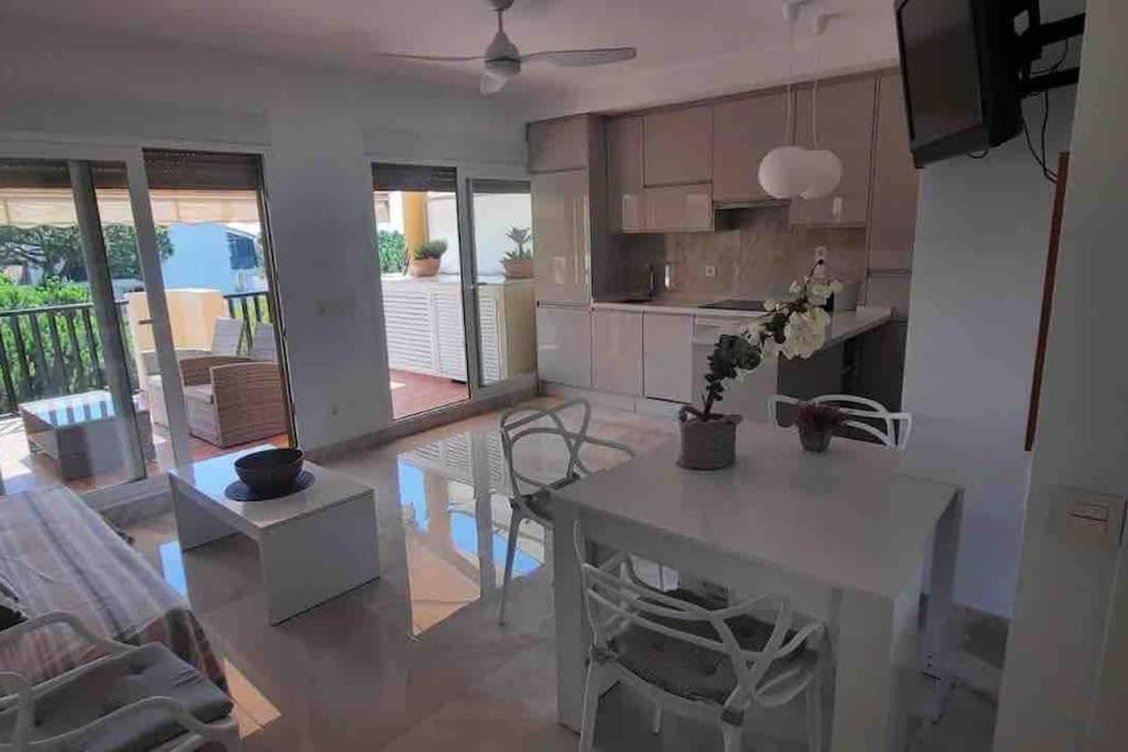 Marbella Beachfront Apartment Romana Playa Elviria Exteriör bild